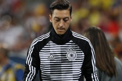 Allemagne : après les attaques d’Hoeness, l’agent Özil contre-attaque sans prendre de gants !